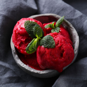 Hallon- och grapefruktsorbet