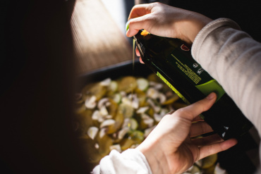 Köp en billig olivolja och en god