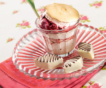 Bärsufflé med glasspraliner