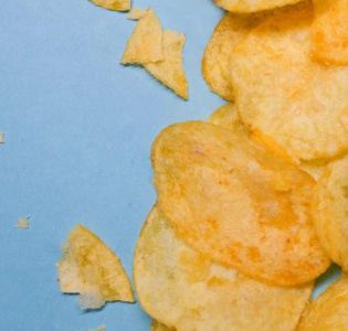 Chips med löjrom & smetana