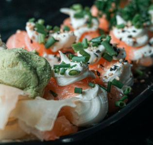 Laxrullar med wasabi