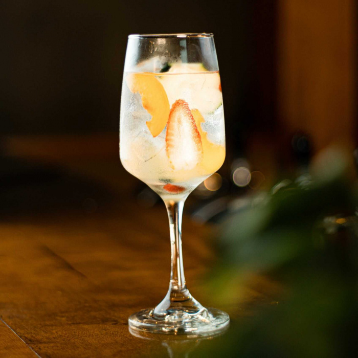 Alkoholfri sangria med smak av persika