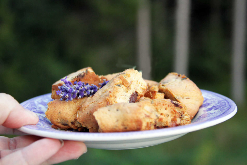 Lavendelbiscotti med nötter & choklad