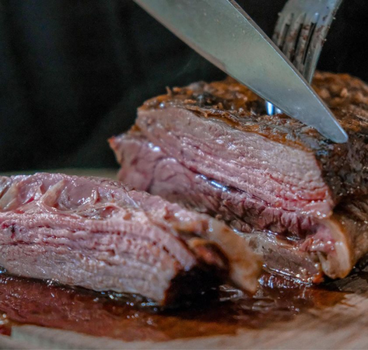 Stekt ankbröst med kryddig plommonsås, vildris och rostad sparris