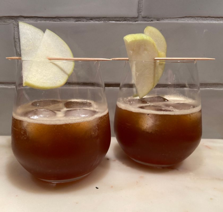 Glittrig äppelcocktail