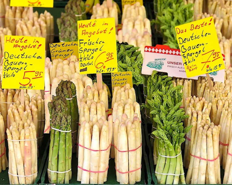 Koka sparris vit och grön