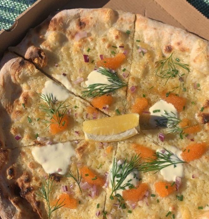 Löjromspizza med västerbottenost