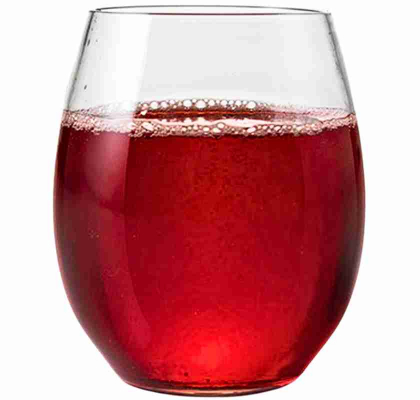 Snyggt glas i plast till drinken vid poolen