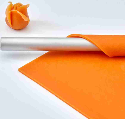 Utkavlad orange marsipan och marsipanros