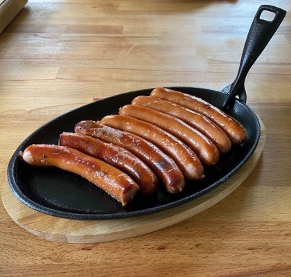 Gjutjrnstallrik oval med underlgg i tr i gruppen Julklappar / Julklappar fr grillmstare hos Freakykitchen.se (11977)
