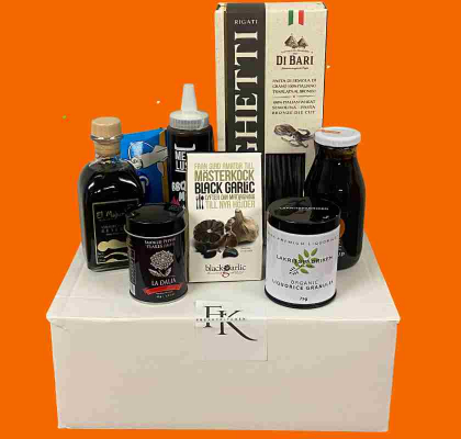 Stora svarta kittet med h�rliga smaker