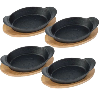 Gjutjrnstallrik, djup oval med underlgg i tr 4st i gruppen Julklappar / Julklappar till matlagare och hemmakockar hos Freakykitchen.se (12261-4)