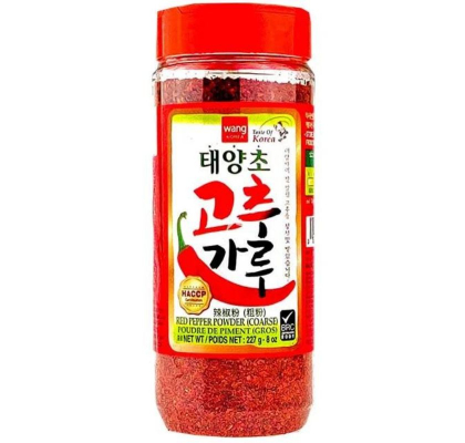  Gochugaru koreansk röd chili pepper i kryddburk
