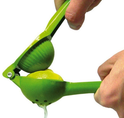 Limepress Lime Squeezer händer som pressar