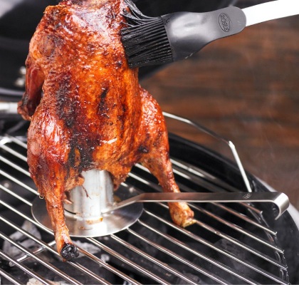  Kyckling p hllare i stl fr grillen penslas med kryddor