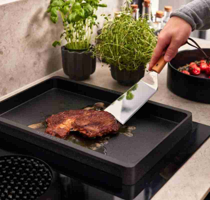 Stekbord Queen i gjutjrn med kant i gruppen Tekniker / Grillning & BBQ hos Freakykitchen.se (12680)