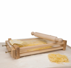 Chitarra med kavel för pastatillverkning