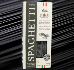 Svart spaghetti frgad med blckfiskblck