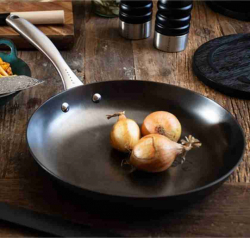 Stekpanna i hrdat gjutjrn Satake Pure Pan 24 cm