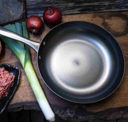 Stekpanna i hrdat gjutjrn Satake Pure Pan 28 cm