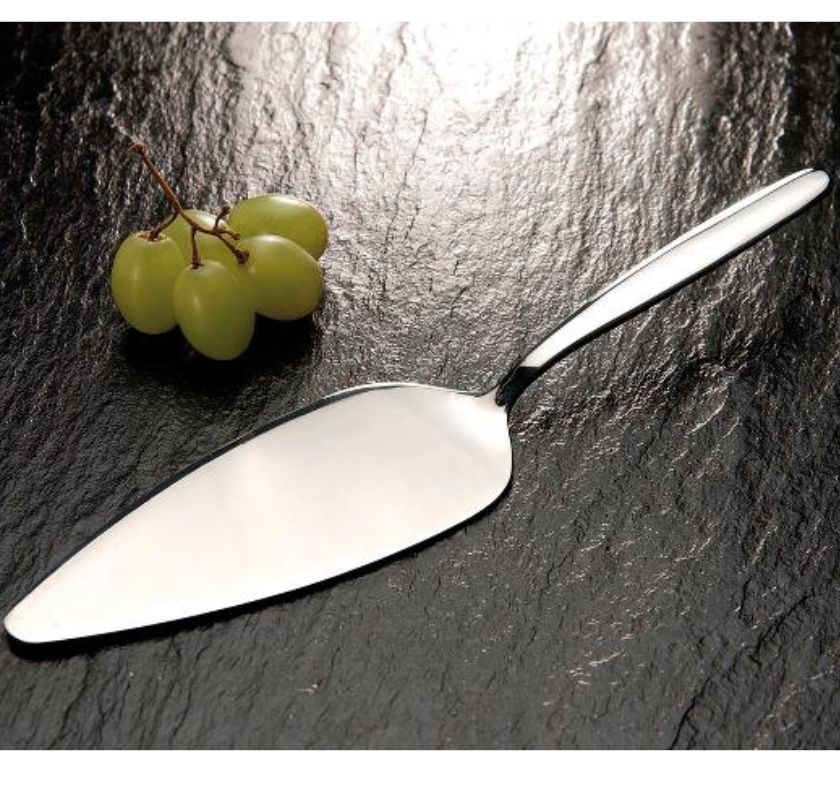 T�rtspade i rostfritt st�l  p� skiffer med druvklase