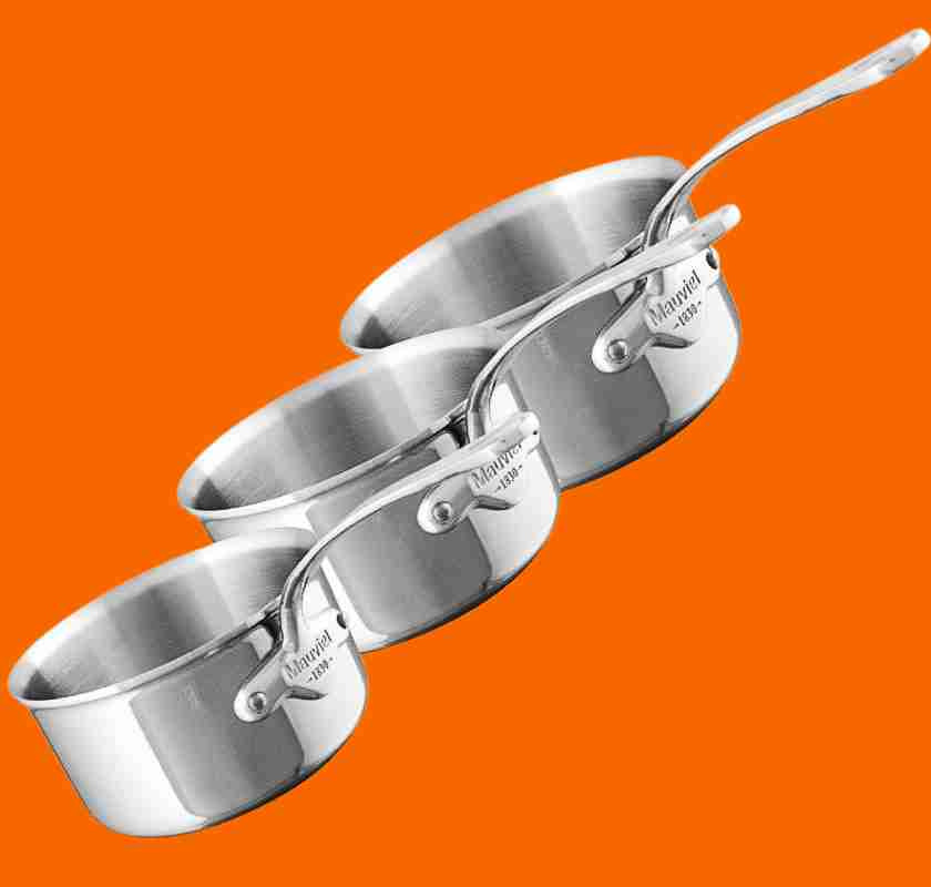 Kastrull Mauviel Cook Style 3 st mot orange bakgrund