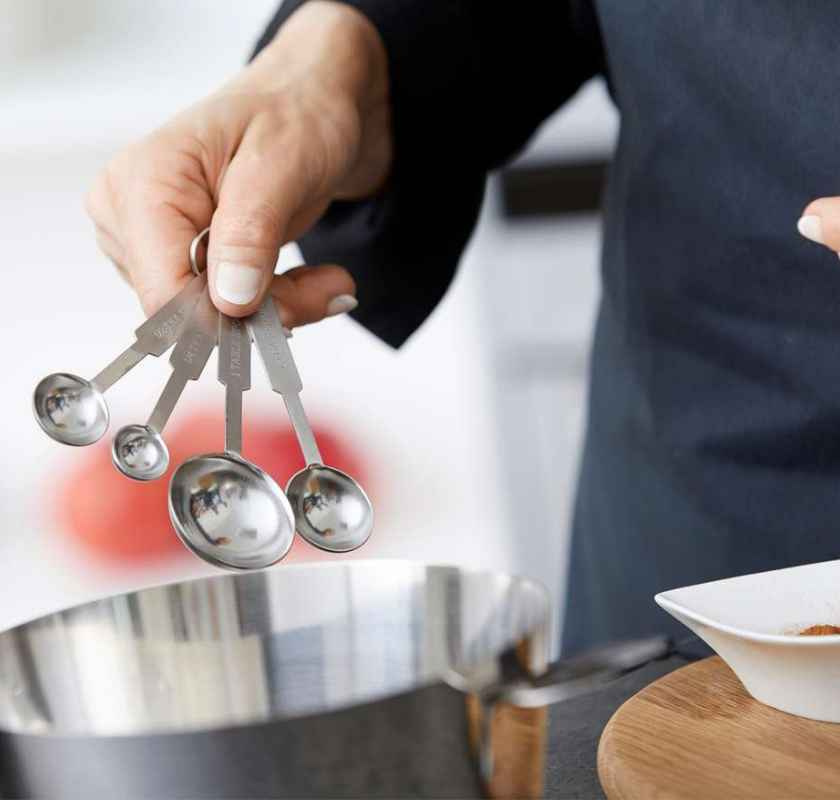 H�ller m�ttsats sm� m�tt i handen