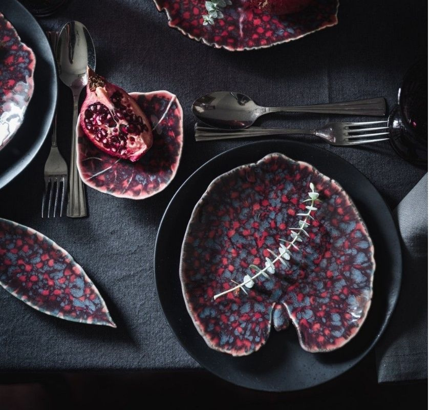 Fat I form av l�v m�rkt r�da 