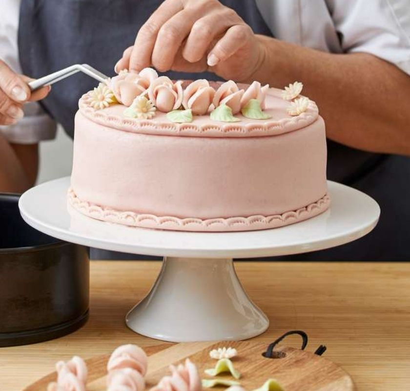 T�rtfat i vitt porslin