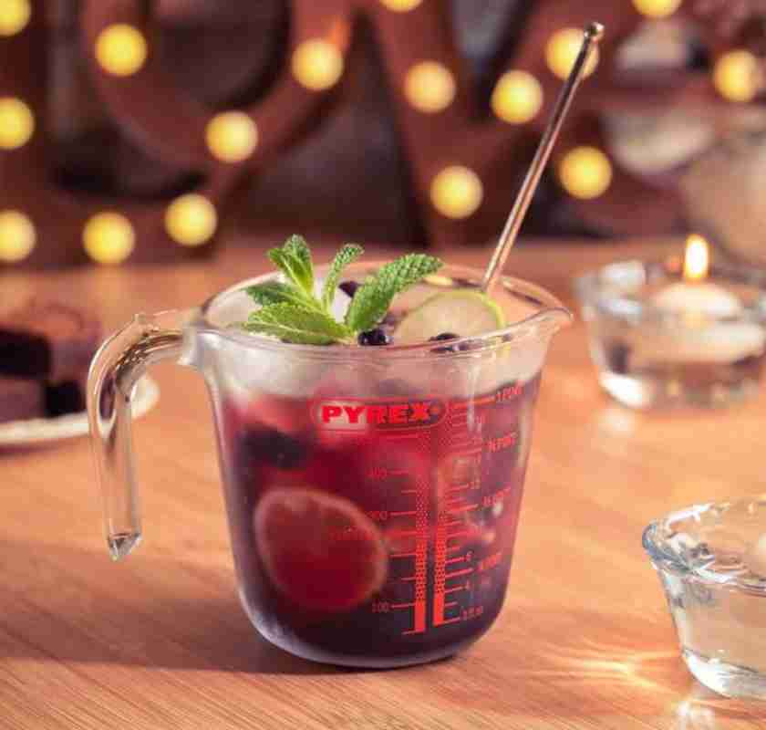 Pyrex glaskamma m�tt halv liter med sangria