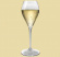 Champagneglas i plast med champagne mot sandfärgad bakgrund