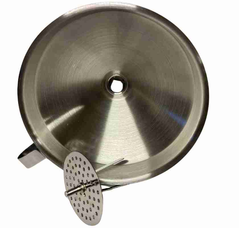Tratt med sil i rostfrittst�l, silen urtagen