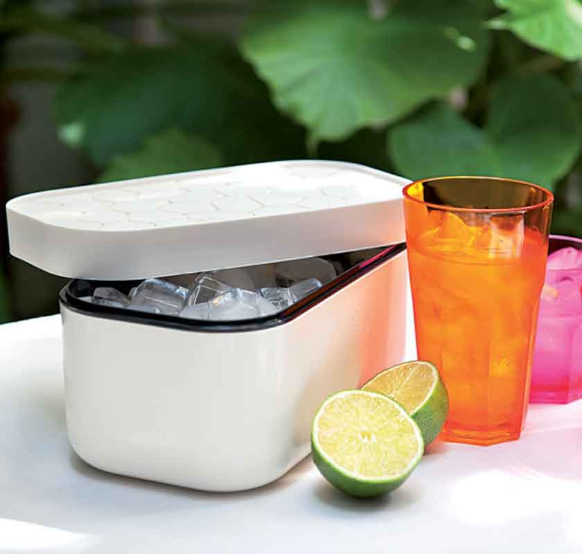 Vit isbox p� Freaky Kitchen