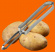 Potatisskalare klassisk i rostfritt stål med potatis Potatisskalare klassisk i rostfritt stål med potatis motorange