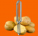 Potatisskalare klassisk i rostfritt stl med potatis mot orange