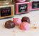 Pralinder med gold dust och pink dust Chokladpraliner på Freaky Kitchen