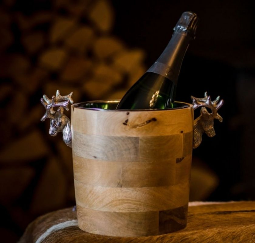 Vinkylare i tr� med horn