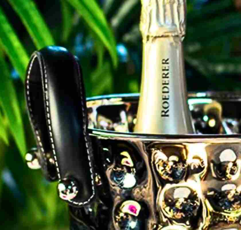 Champagne- & vinkylare med svarta l�derhandtag