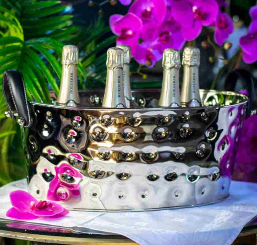 Champagne- & vinkylare med svarta l�derhandtag