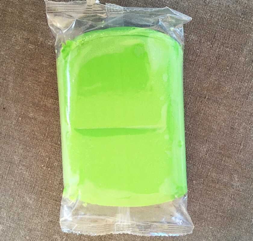 Pettinice Sugarpaste gr�n 250g p� FreakyKitchen