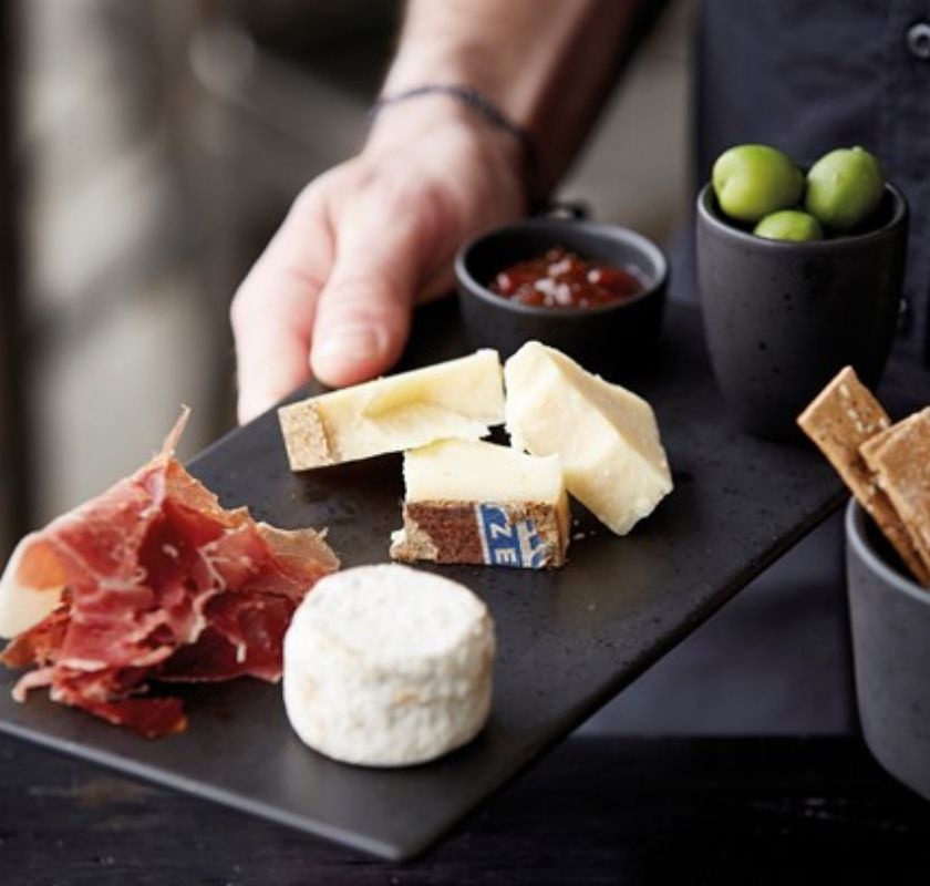 Tallrik rektangul�r i stengods