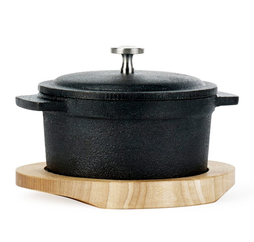 Minigryta gjutj�rn med underl�gg i tr� (underl�gg ing�r ej)