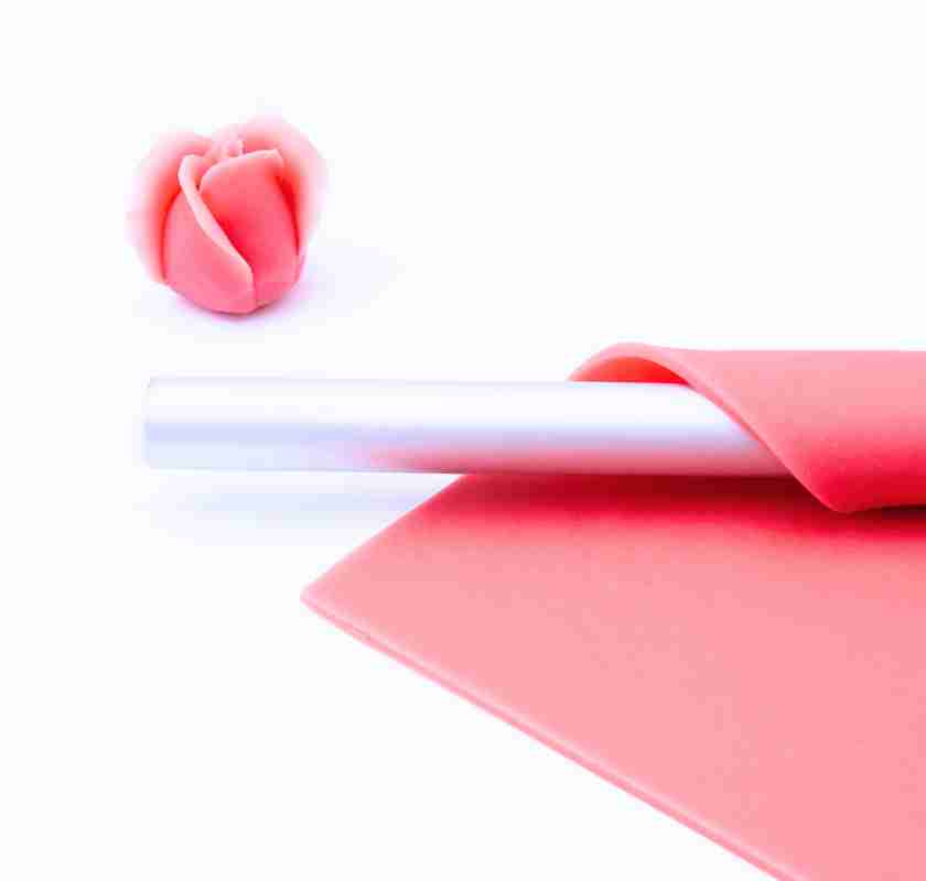 Marsipan rosa som ros och utkavlad