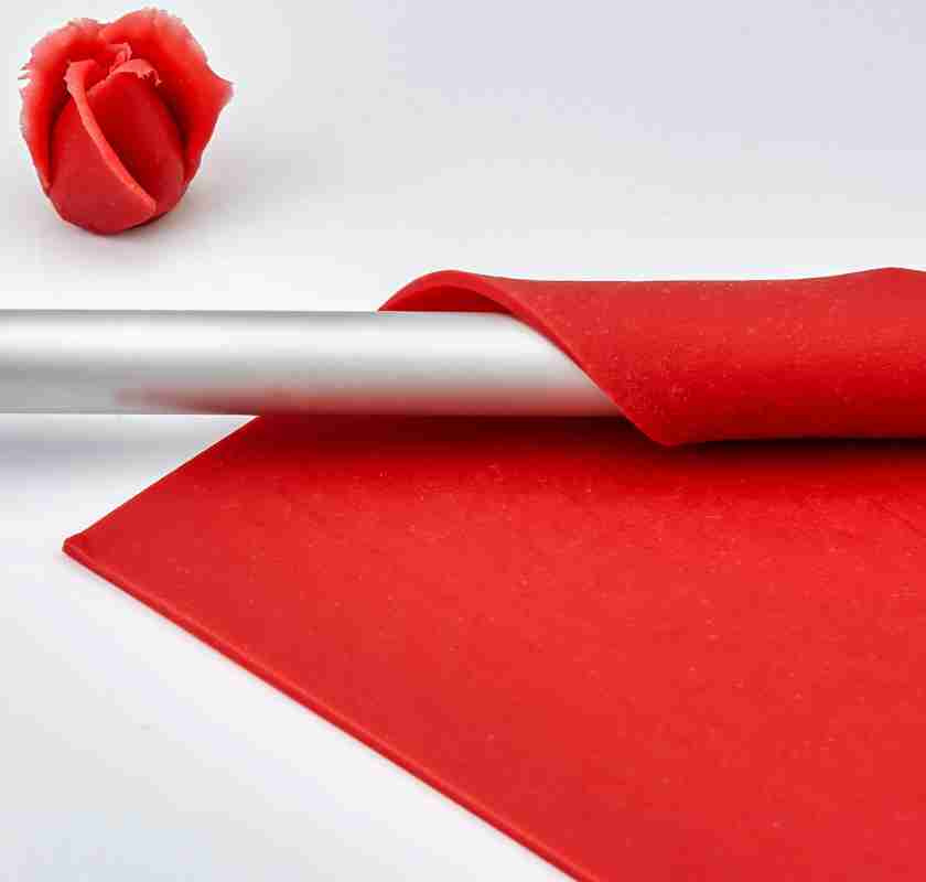 Utkavlad r�d marsipan och marsipanros