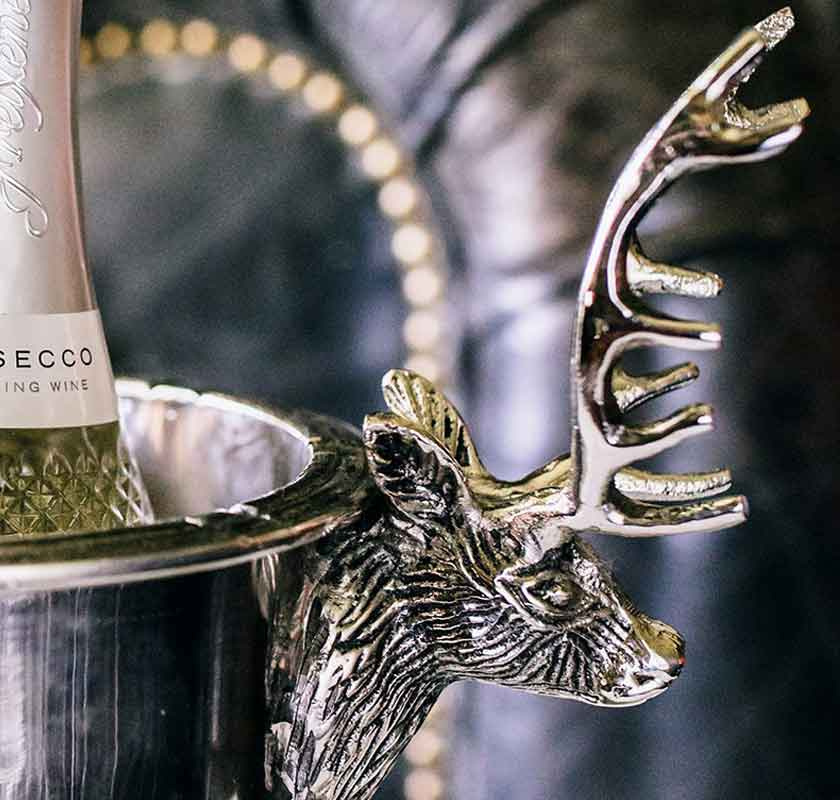 Renhuvud eller hjorthuvud p� champagnekylare
