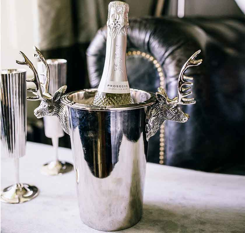 silverf�rgad kylare med 2 hjortar