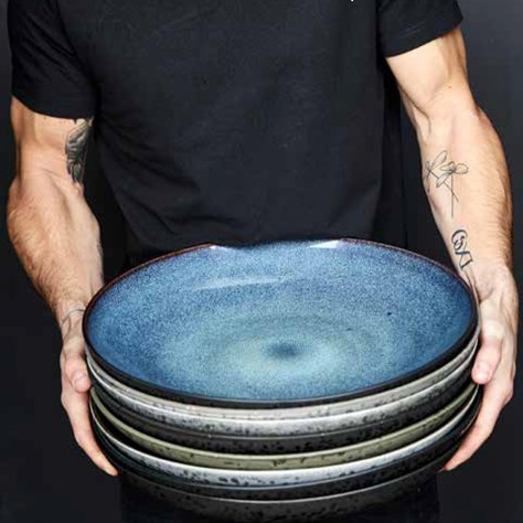 Stort fat svart med bl� glaserad insida 40cm