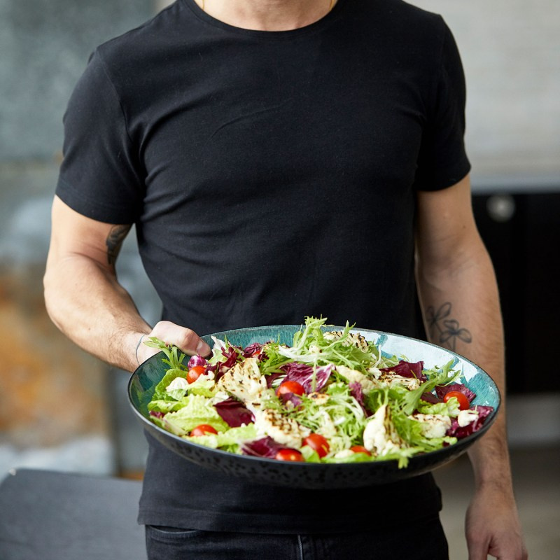 Stort fat svart med bl� glaserad insida 40cm