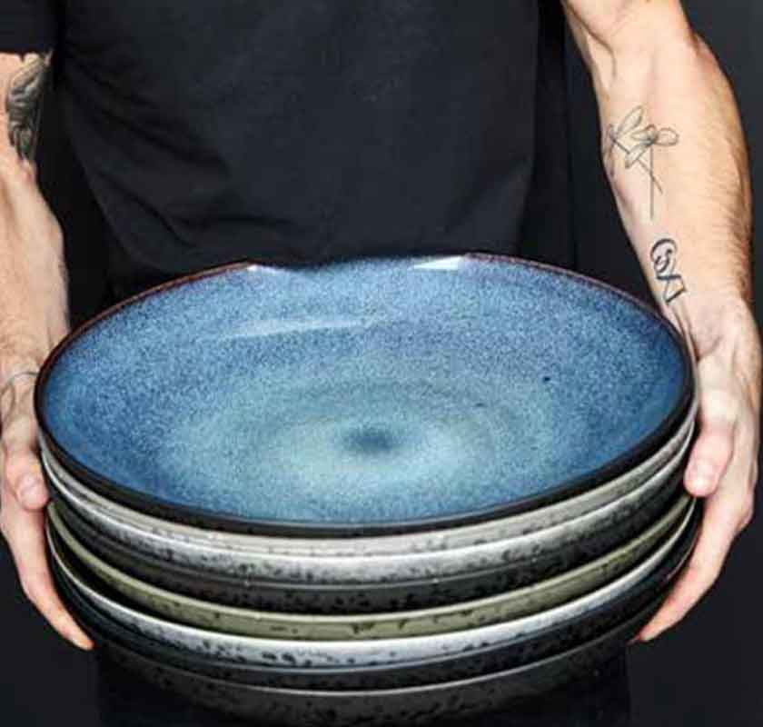 Stort fat svart med gr�n glaserad insida 40cm UTG�TT