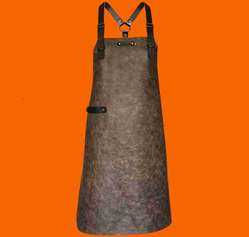 F�rkl�de i skinn kors i ryggen taupe mot orange bakgrund 